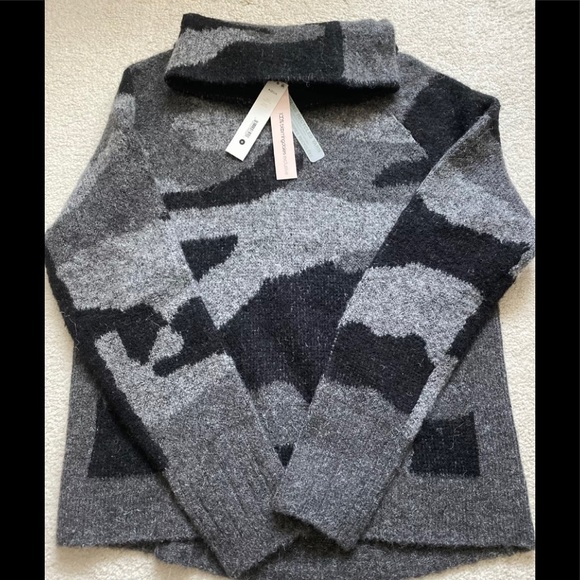NEW Aqua Bloomingdale’s Women’s Knit Turtleneck Sweater Small Gray Camouflage - Picture 2 of 3